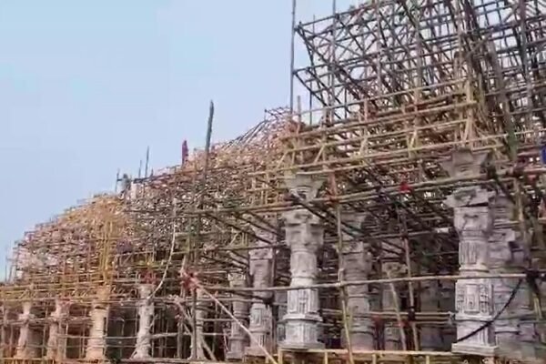 रांची : राम मंदिर के प्रारूप पर आधारित भव्य पूजा पंडाल का निर्माण कार्य प्रसाशन ने रुकवाया, जानिए इसकी वजह