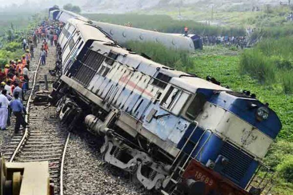 Train Accident : रांची में बड़ा ट्रेन हादसा टला, मुरी और रांची रेल सेवा प्रभावित